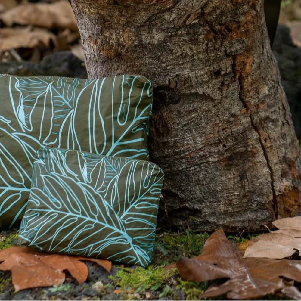 NWT Aloha Collection x Sig Zane MAX Pouch
Uluwehi Keaukaha